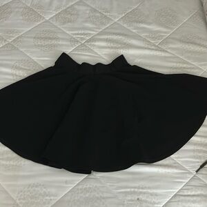 Medium black skirt